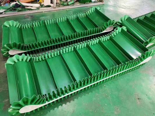 Υψηλή ζώνη μεταφορέων PVC πλευρικών τοίχων αλυσίδων εκτατής δύναμης ανθεκτική πράσινη υλική βιομηχανική